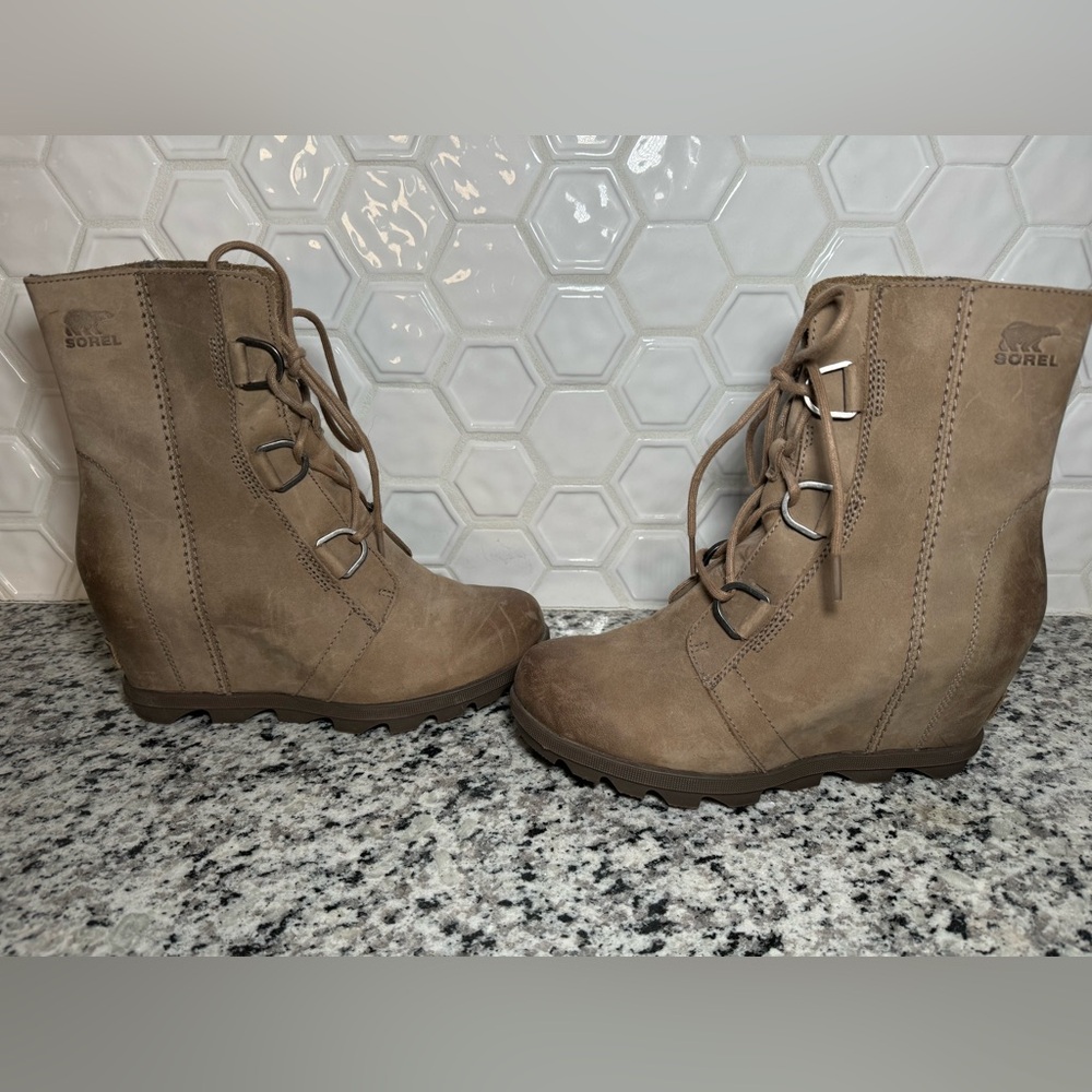 Women’s Sorel Joan of Arctic Ash Brown Waterproof Wedge Boots Size 9!